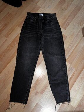 Forever 21 Black Cropped High-Rise Women's Jeans. Frayed hem. Size 24. $9.00